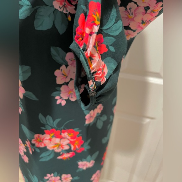 🔥SOLD🔥Ann Taylor | PETITE FLORAL
LANTERN SLEEVE SHIFT DRESS - Picture 7 of 11